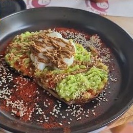 Tosta de aguacate y huevo